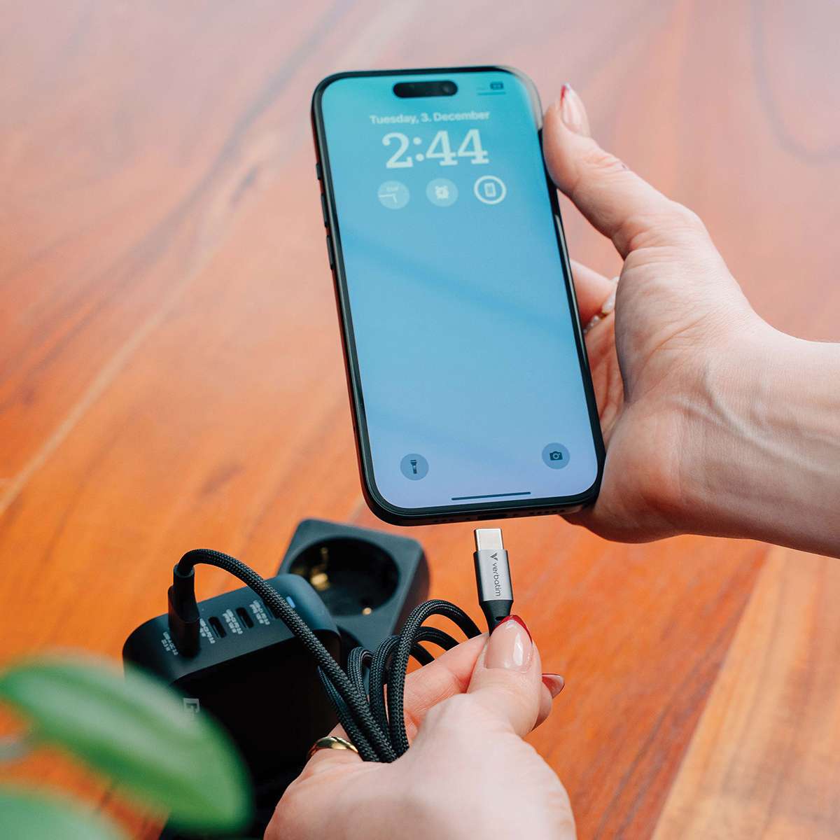 Cable de Carga Verbetim USB C a USB C Con Display 100w 120cm Negro